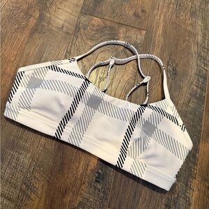 alo yoga airlift intrigue bra